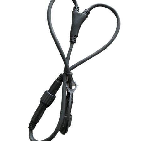 Jakokaapeli Y-valoketjuille ja valoverhoille (1 tulo, 2 lähtöä) MUSTA