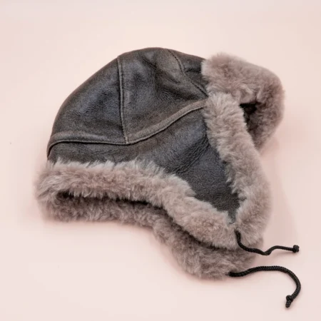 Lampaannahkainen lentäjänlakki Leif