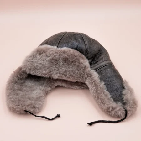 Lampaannahkainen lentäjänlakki Leif